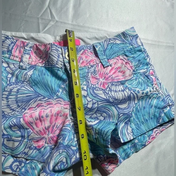 LILLY PULITZER "WALSH"
BLUE SHELL TO RAISE HAVEN
SHORTS SIZE- 00 - Picture 8 of 15